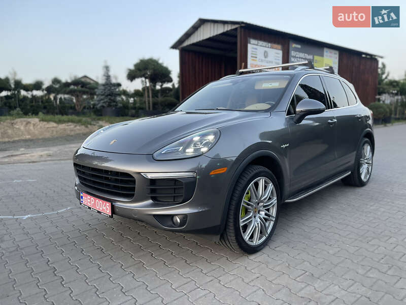 Внедорожник / Кроссовер Porsche Cayenne 2015 в Луцке