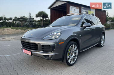 Внедорожник / Кроссовер Porsche Cayenne 2015 в 
