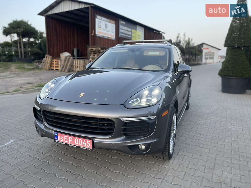 Внедорожник / Кроссовер Porsche Cayenne 2015 в Луцке