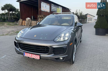 Внедорожник / Кроссовер Porsche Cayenne 2015 в 