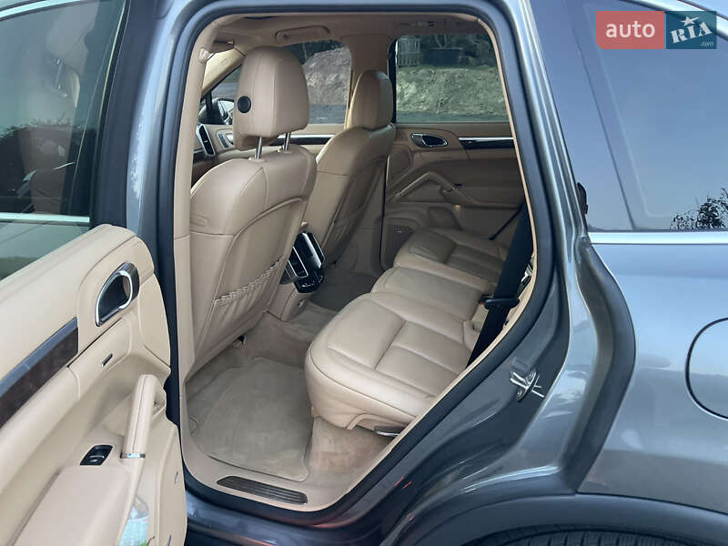 Внедорожник / Кроссовер Porsche Cayenne 2015 в Луцке
