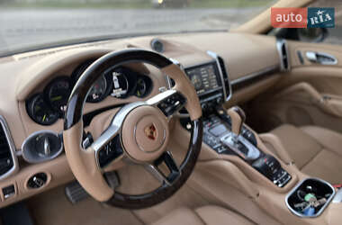 Внедорожник / Кроссовер Porsche Cayenne 2015 в 