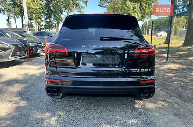 Внедорожник / Кроссовер Porsche Cayenne 2017 в 