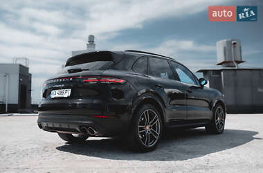 Позашляховик / Кросовер Porsche Cayenne 2017 в 