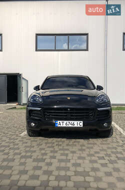 Позашляховик / Кросовер Porsche Cayenne 2015 в 