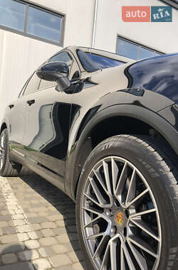 Позашляховик / Кросовер Porsche Cayenne 2015 в 