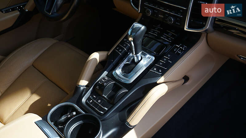 Позашляховик / Кросовер Porsche Cayenne 2015 в Дніпрі