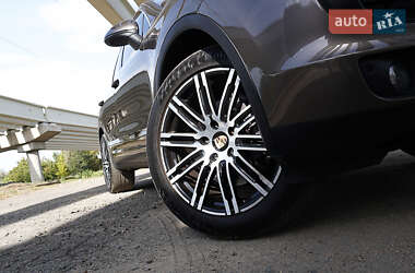 Внедорожник / Кроссовер Porsche Cayenne 2015 в 