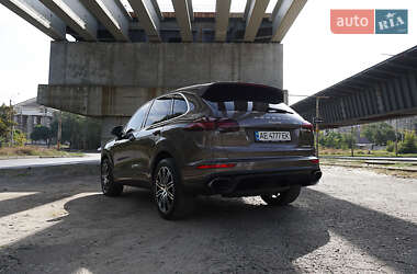 Внедорожник / Кроссовер Porsche Cayenne 2015 в 