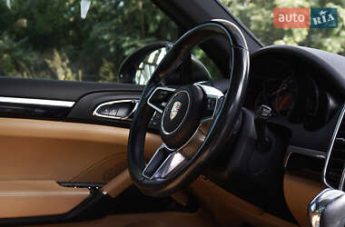 Внедорожник / Кроссовер Porsche Cayenne 2015 в 