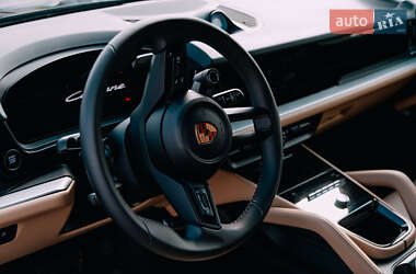 Позашляховик / Кросовер Porsche Cayenne 2024 в 