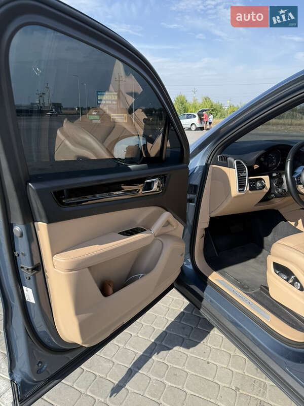 Внедорожник / Кроссовер Porsche Cayenne 2018 в Днепре