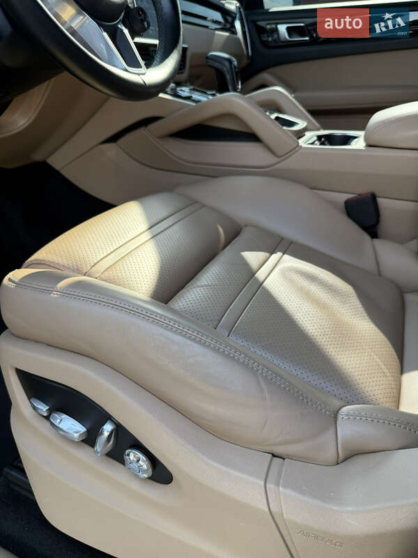 Внедорожник / Кроссовер Porsche Cayenne 2018 в Днепре