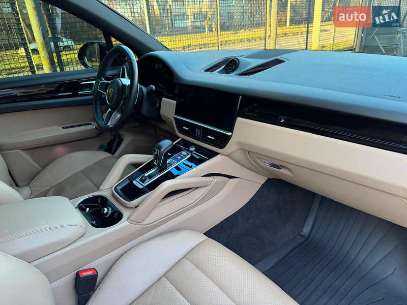 Позашляховик / Кросовер Porsche Cayenne 2018 в Запоріжжі