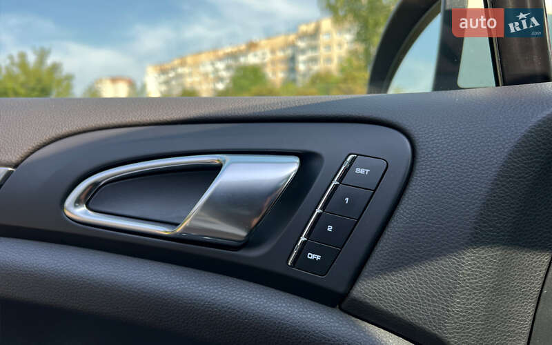 Внедорожник / Кроссовер Porsche Cayenne 2011 в Львове