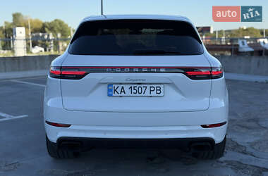Внедорожник / Кроссовер Porsche Cayenne 2018 в 