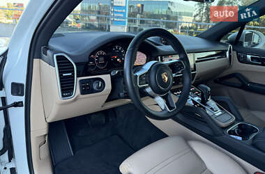 Внедорожник / Кроссовер Porsche Cayenne 2018 в 