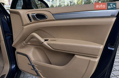 Внедорожник / Кроссовер Porsche Cayenne 2010 в 