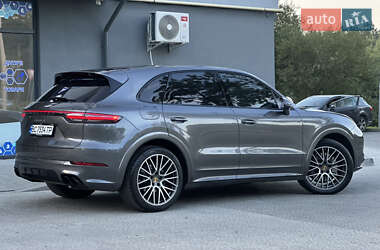 Внедорожник / Кроссовер Porsche Cayenne 2019 в 