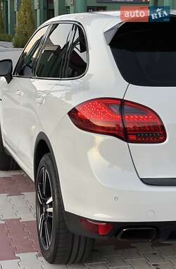 Внедорожник / Кроссовер Porsche Cayenne 2012 в 