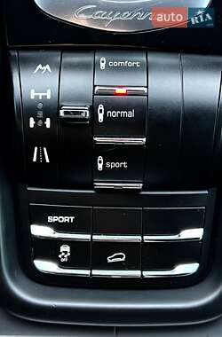 Внедорожник / Кроссовер Porsche Cayenne 2012 в 