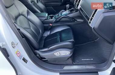 Внедорожник / Кроссовер Porsche Cayenne 2012 в 