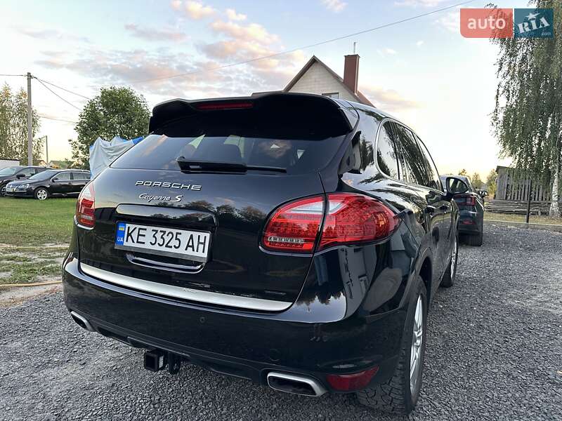 Позашляховик / Кросовер Porsche Cayenne 2011 в Любешові