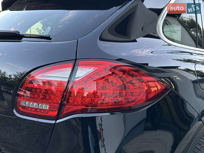 Позашляховик / Кросовер Porsche Cayenne 2011 в Любешові
