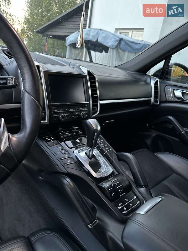 Позашляховик / Кросовер Porsche Cayenne 2011 в Любешові
