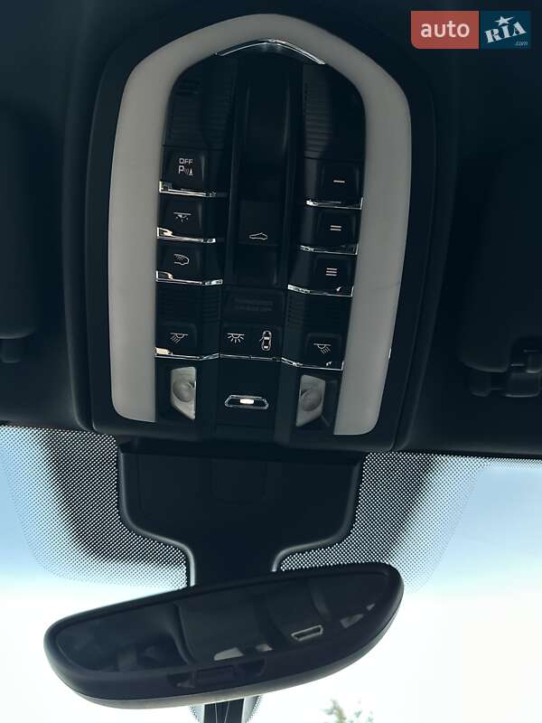 Позашляховик / Кросовер Porsche Cayenne 2011 в Любешові