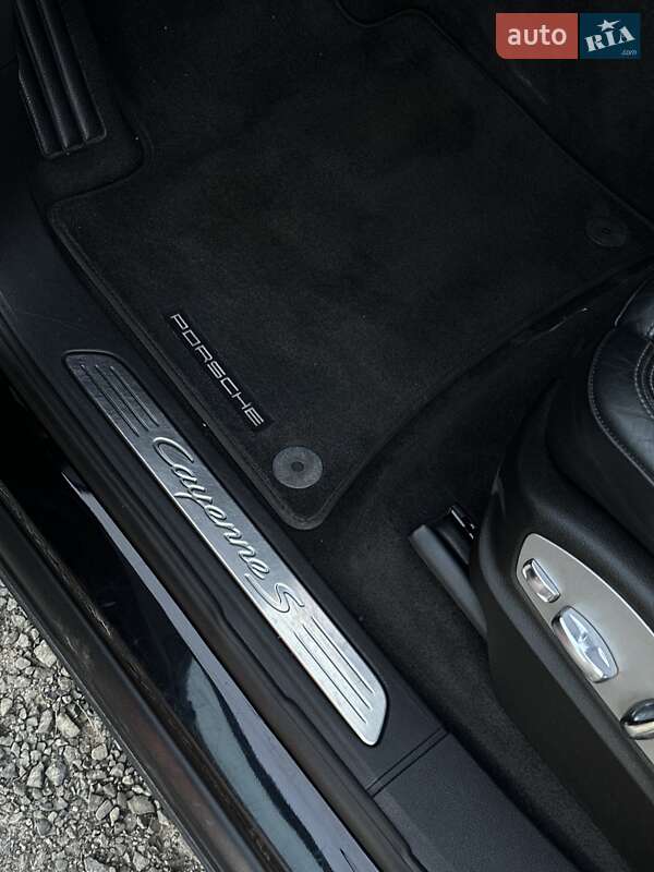 Позашляховик / Кросовер Porsche Cayenne 2011 в Любешові