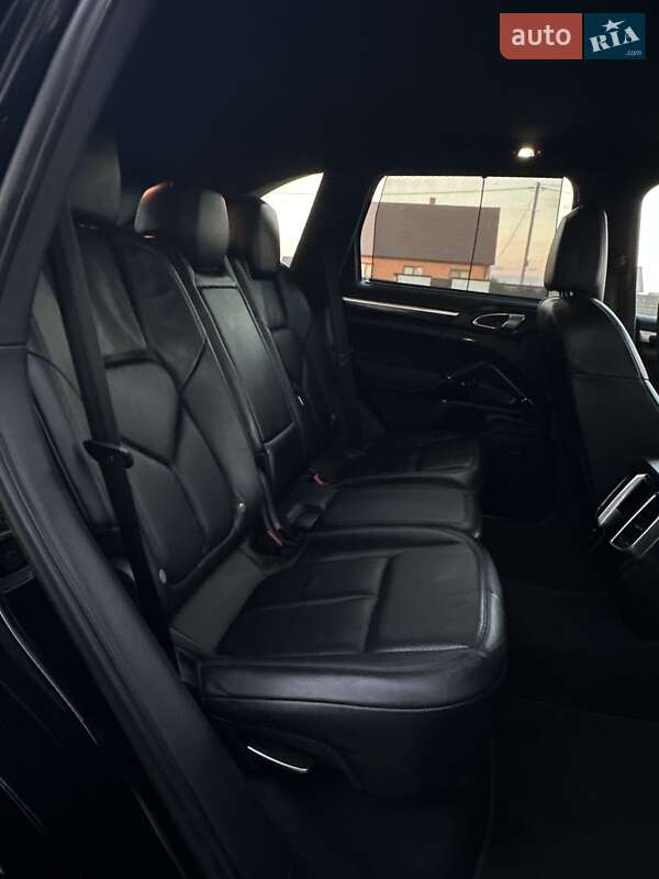Позашляховик / Кросовер Porsche Cayenne 2011 в Любешові