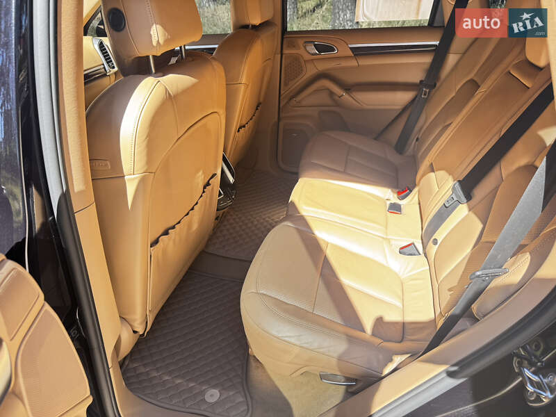 Внедорожник / Кроссовер Porsche Cayenne 2011 в Чернигове