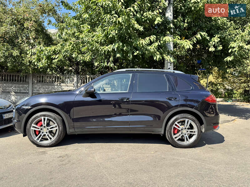 Внедорожник / Кроссовер Porsche Cayenne 2010 в 