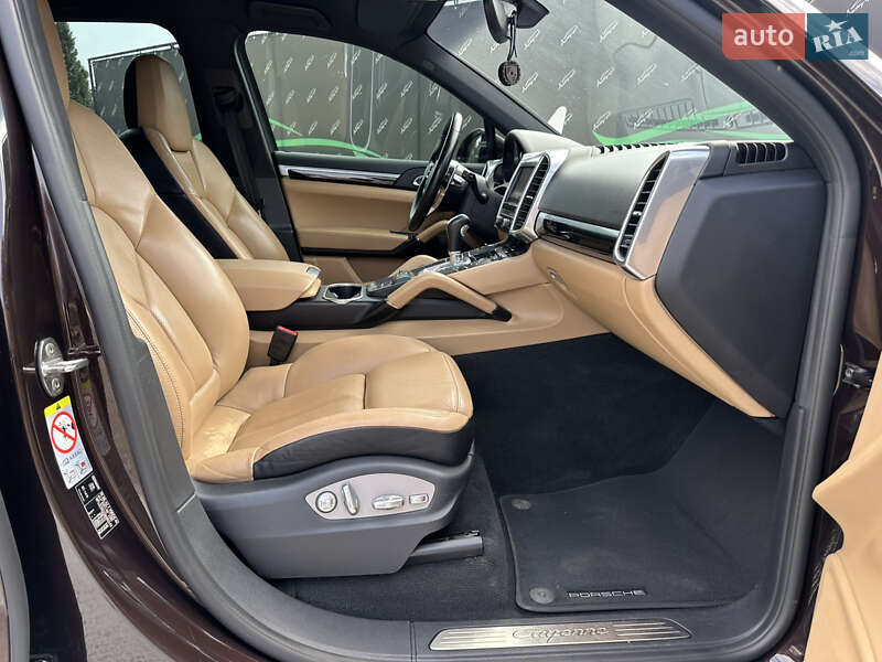 Позашляховик / Кросовер Porsche Cayenne 2016 в Києві
