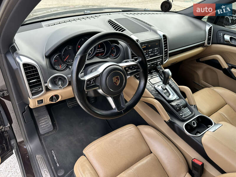Позашляховик / Кросовер Porsche Cayenne 2016 в Києві