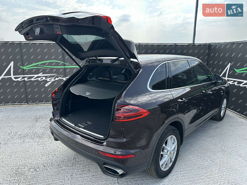 Позашляховик / Кросовер Porsche Cayenne 2016 в Києві