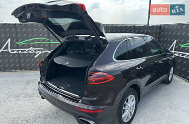 Внедорожник / Кроссовер Porsche Cayenne 2016 в 