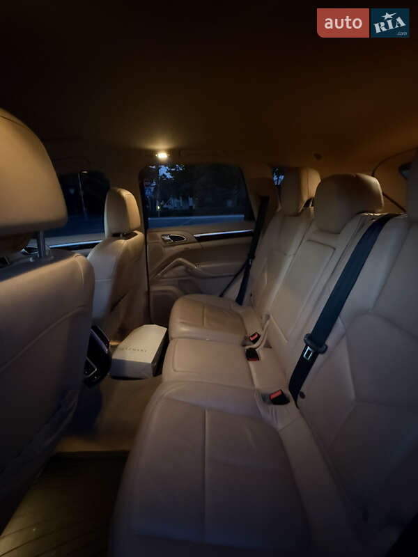 Позашляховик / Кросовер Porsche Cayenne 2012 в Одесі