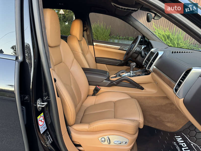 Позашляховик / Кросовер Porsche Cayenne 2012 в Києві