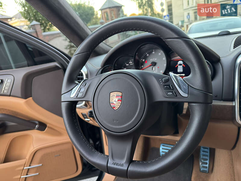 Позашляховик / Кросовер Porsche Cayenne 2012 в Києві