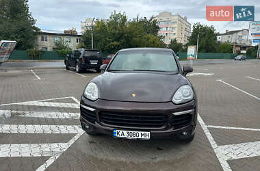 Внедорожник / Кроссовер Porsche Cayenne 2015 в 