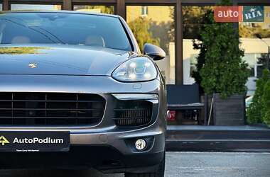 Внедорожник / Кроссовер Porsche Cayenne 2016 в 