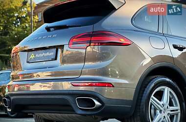 Внедорожник / Кроссовер Porsche Cayenne 2016 в 