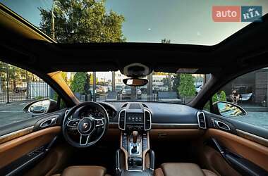 Внедорожник / Кроссовер Porsche Cayenne 2016 в 