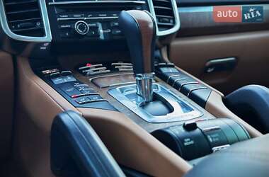 Внедорожник / Кроссовер Porsche Cayenne 2016 в 