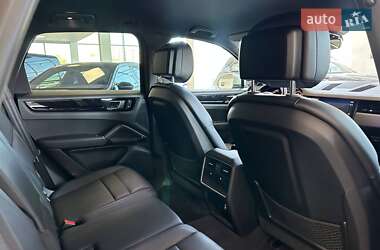 Позашляховик / Кросовер Porsche Cayenne 2022 в 