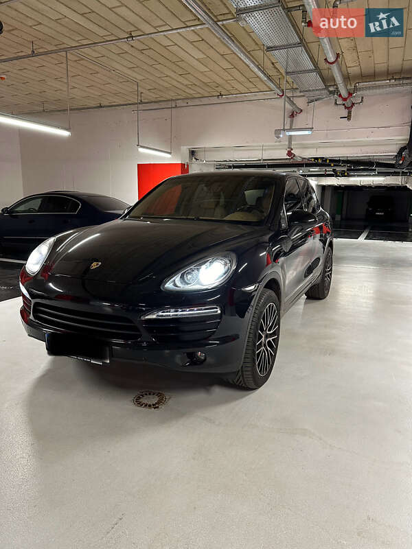 Позашляховик / Кросовер Porsche Cayenne 2013 в Ужгороді