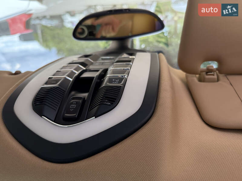 Внедорожник / Кроссовер Porsche Cayenne 2012 в Святопетровское