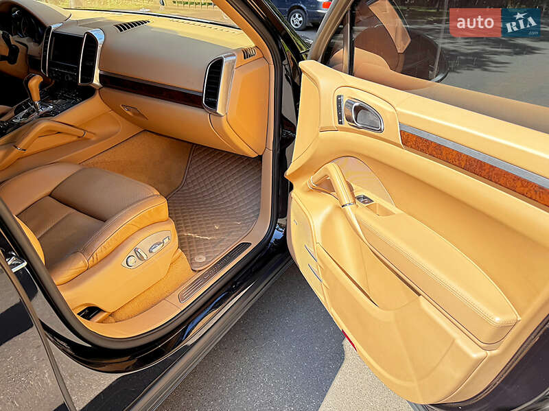 Внедорожник / Кроссовер Porsche Cayenne 2011 в Чернигове